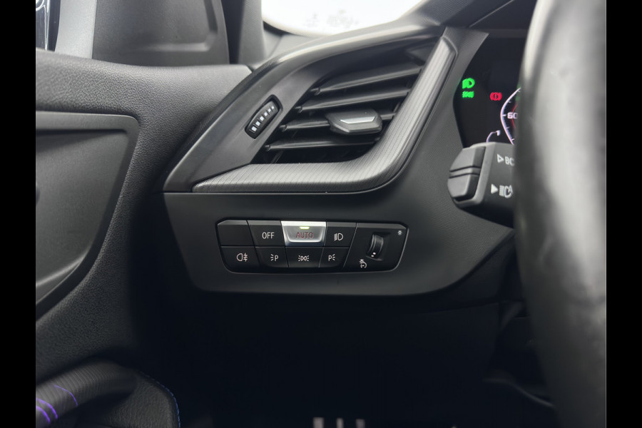 BMW 1-serie M135i xDrive M-Sportpack High Executive Aut. *ALCANTARA-MICROFIBRE | FULL-LED | HEATED-SPORTSEATS | SHIFT-PADDLES | DIGI-COCKPIT | HEAD-UP | NAVI-FULLMAP | DAB+ | PRIVACY-GLASS | AMBIENT-LIGHT | CARBON-INLAY | CARPLAY | 19''ALU* BMW 1-serie M135i xDrive M-Sportpack High Executive Aut. *ALCANTARA-MICROFIBRE | FULL-LED | HEATED-SPORTSEATS | SHIFT-PADDLES | DIGI-COCKPIT | HEAD-UP | NAVI-FULLMAP | DAB+ | PRIVACY-GLASS | AMBIENT-LIGHT | CARBON-INLAY | CARPLAY | 19''ALU*