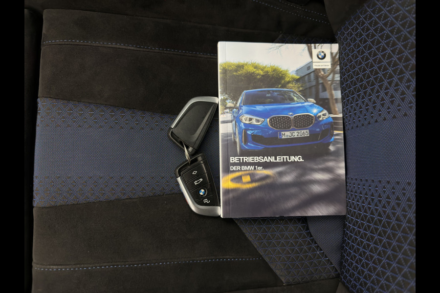 BMW 1-serie M135i xDrive M-Sportpack High Executive Aut. *ALCANTARA-MICROFIBRE | FULL-LED | HEATED-SPORTSEATS | SHIFT-PADDLES | DIGI-COCKPIT | HEAD-UP | NAVI-FULLMAP | DAB+ | PRIVACY-GLASS | AMBIENT-LIGHT | CARBON-INLAY | CARPLAY | 19''ALU* BMW 1-serie M135i xDrive M-Sportpack High Executive Aut. *ALCANTARA-MICROFIBRE | FULL-LED | HEATED-SPORTSEATS | SHIFT-PADDLES | DIGI-COCKPIT | HEAD-UP | NAVI-FULLMAP | DAB+ | PRIVACY-GLASS | AMBIENT-LIGHT | CARBON-INLAY | CARPLAY | 19''ALU*