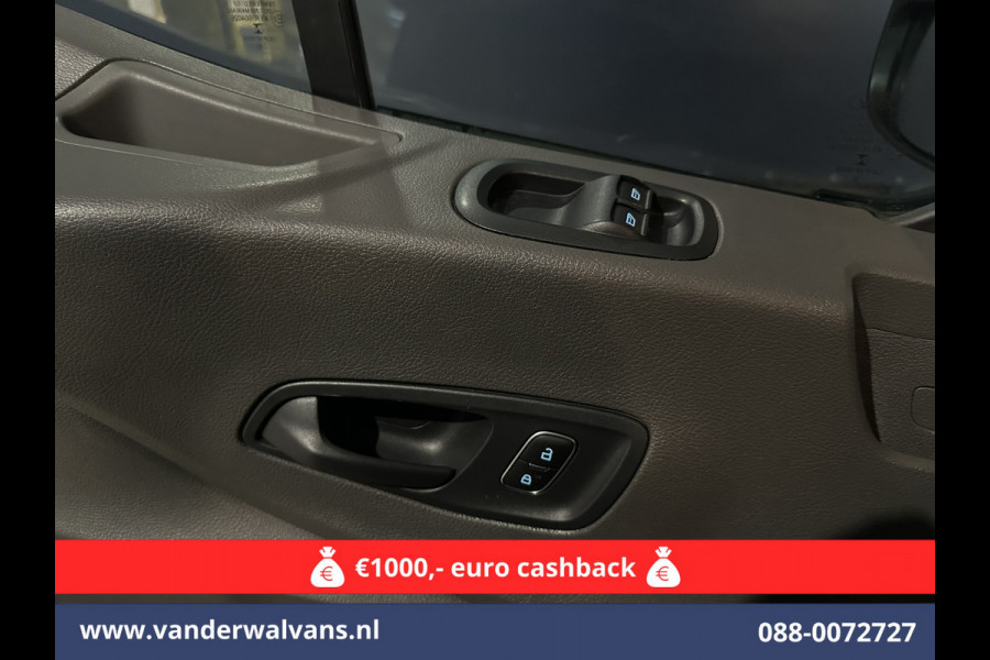 Ford Transit 2.0 TDCI 131pk L3H2 Euro6 Airco | Navigatie | Camera | Cruisecontrol | Apple Carplay | Stoelverwarming Android Auto, verwarmde voorruit, Parkeersensoren, Bijrijdersbank