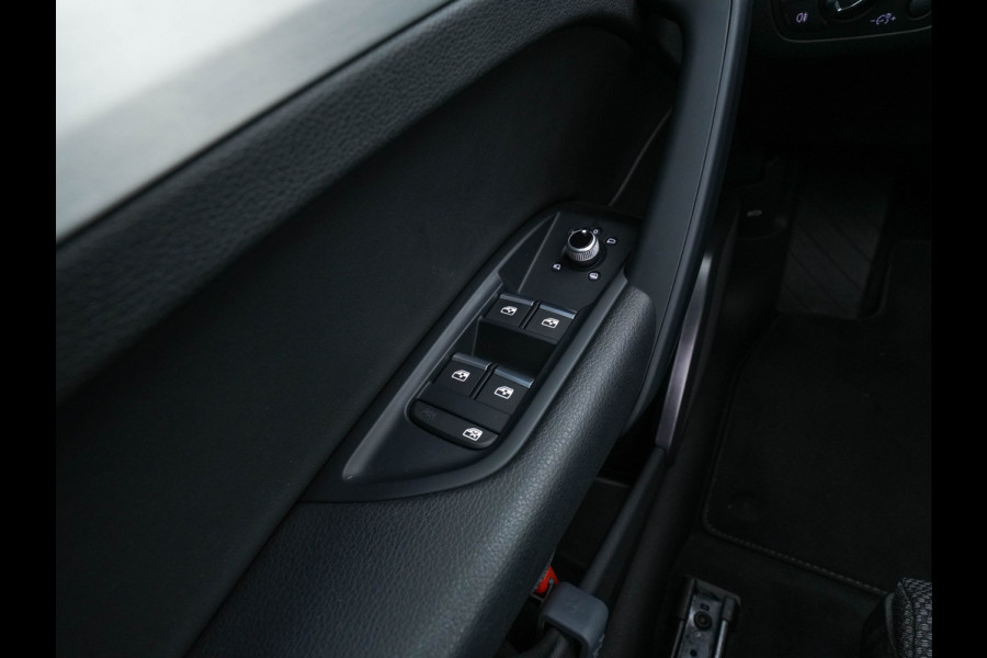 Audi Q5 Audi Q5 50 TFSI e S-Line Black-Edition Quattro Plug-In (INCL-BTW) *PANO | LEATHER-FABRIC | FULL-LED | DIGI-COCKPIT | NAVI-FULLMAP | HEATED-SPORTSEATS | KEYLESS | DAB+ | CAMERA | PRIVACY-GLASS | SHIFT-PADDLES | ECC | AMBIENT-LIGHT | PDC | CRUISE .