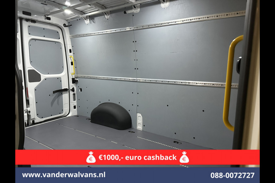 Volkswagen Crafter 2.0 TDI 177pk L3H3 L2H2 Euro6 Airco | Massagestoel | Camera | Navigatie | Apple Carplay Android Auto, Cruisecontrol, Chauffeursstoel, 3000kg trekvermogen