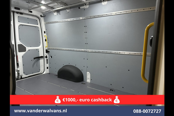 Volkswagen Crafter 2.0 TDI 177pk L3H3 L2H2 Euro6 Airco | Massagestoel | Camera | Navigatie | Apple Carplay Android Auto, Cruisecontrol, Chauffeursstoel, 3000kg trekvermogen