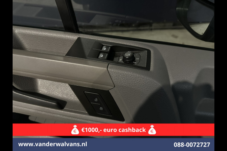 Volkswagen Crafter 2.0 TDI 177pk L3H3 L2H2 Euro6 Airco | Massagestoel | Camera | Navigatie | Apple Carplay Android Auto, Cruisecontrol, Chauffeursstoel, 3000kg trekvermogen