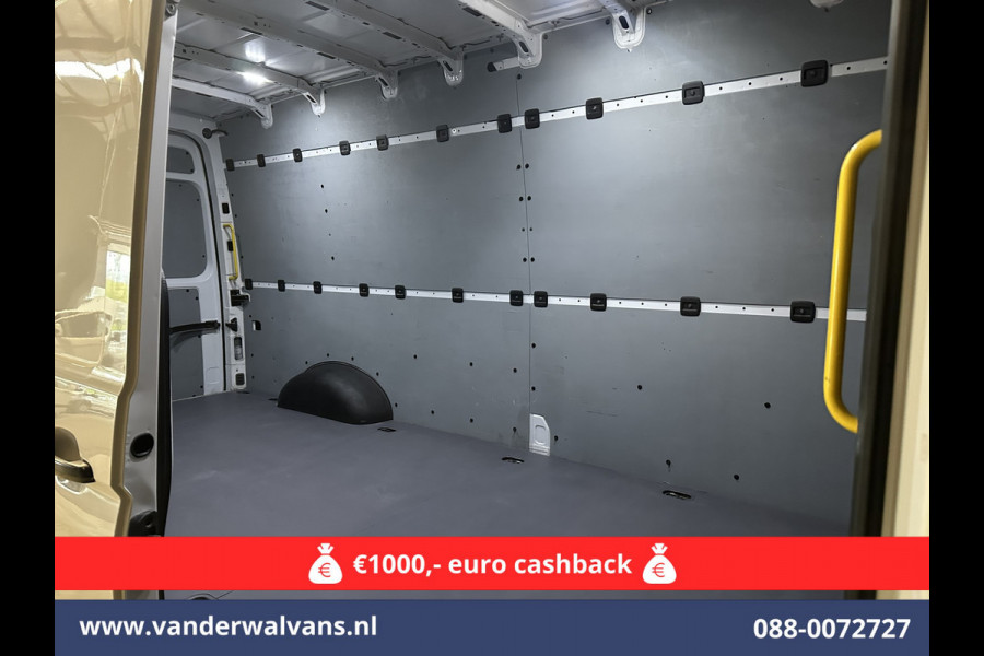 Volkswagen Crafter 2.0 TDI 140 pk L4H3 L3H2 Euro6 ** Airco | 3000kg trekhaak | Cruisecontrol | Parkeersensoren Bijrijdersbank
