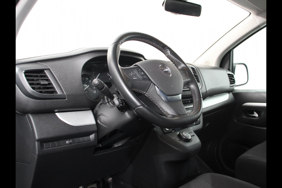 Opel Vivaro 2.0 CDTI Automaat 145 pk L3H1 Dubbele Cabine | Navigatie | Trekhaak | Airco | Parkeer sensoren | Betimmering Opel Vivaro 2.0 CDTI Automaat 145 pk L3H1 Dubbele Cabine | Navigatie | Trekhaak | Airco | Parkeer sensoren | Betimmering