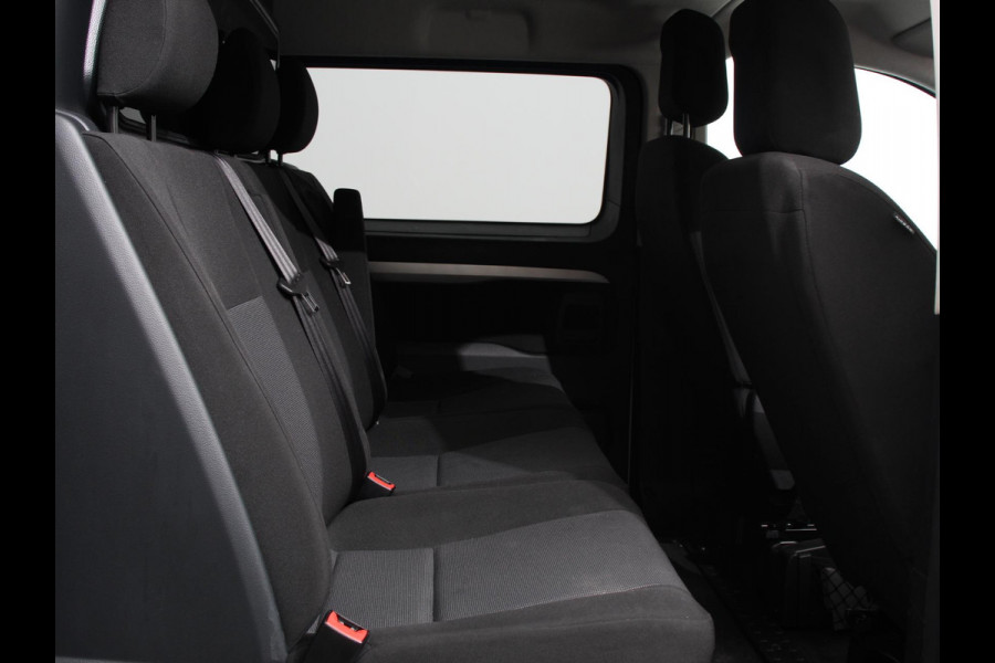 Opel Vivaro 2.0 CDTI Automaat 145 pk L3H1 Dubbele Cabine | Navigatie | Trekhaak | Airco | Parkeer sensoren | Betimmering Opel Vivaro 2.0 CDTI Automaat 145 pk L3H1 Dubbele Cabine | Navigatie | Trekhaak | Airco | Parkeer sensoren | Betimmering