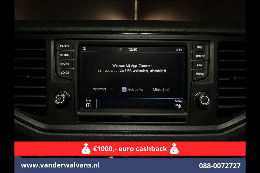 Volkswagen Crafter 2.0 TDI 141pk L3H3 L2H2 Euro6 Airco | Navigatie | Apple Carplay | Cruisecontrol Android Auto, Bijrijdersbank, 3000kg trekvermogen, zilver Volkswagen Crafter 2.0 TDI 141pk L3H3 L2H2 Euro6 Airco | Navigatie | Apple Carplay | Cruisecontrol Android Auto, Bijrijdersbank, 3000kg trekvermogen, zilver