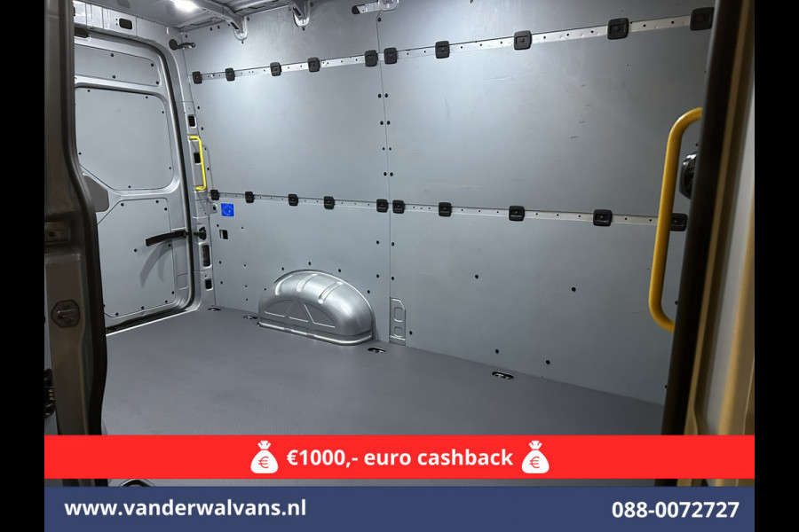 Volkswagen Crafter 2.0 TDI 141pk L3H3 L2H2 Euro6 Airco | Navigatie | Apple Carplay | Cruisecontrol Android Auto, Bijrijdersbank, 3000kg trekvermogen, zilver Volkswagen Crafter 2.0 TDI 141pk L3H3 L2H2 Euro6 Airco | Navigatie | Apple Carplay | Cruisecontrol Android Auto, Bijrijdersbank, 3000kg trekvermogen, zilver