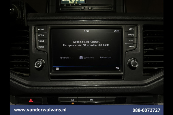 Volkswagen Crafter 2.0 TDI 140pk L3H3 L2H2 Euro6 Airco | 3000kg Trekhaak | Camera | Leder stuurwiel adaptieve cruisecontrol, stuurwielverwarming, chauffeursstoel, apple carplay, android auto
