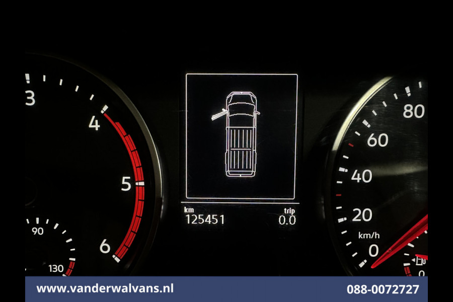 Volkswagen Crafter 2.0 TDI 140pk L3H3 L2H2 Euro6 Airco | 3000kg Trekhaak | Camera | Leder stuurwiel adaptieve cruisecontrol, stuurwielverwarming, chauffeursstoel, apple carplay, android auto