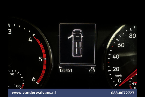 Volkswagen Crafter 2.0 TDI 140pk L3H3 L2H2 Euro6 Airco | 3000kg Trekhaak | Camera | Leder stuurwiel adaptieve cruisecontrol, stuurwielverwarming, chauffeursstoel, apple carplay, android auto