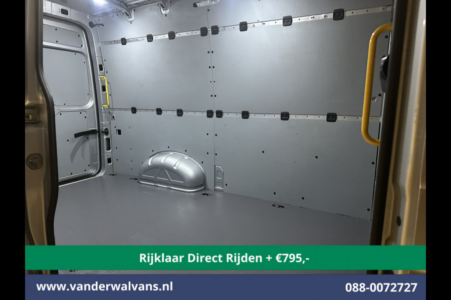 Volkswagen Crafter 2.0 TDI 140pk L3H3 L2H2 Euro6 *Rijklaar Direct Rijden* Airco | Navigatie | Apple Carplay | Android Auto | Cruisecontrol Bijrijdersbank, 3000kg trekvermogen, zilver