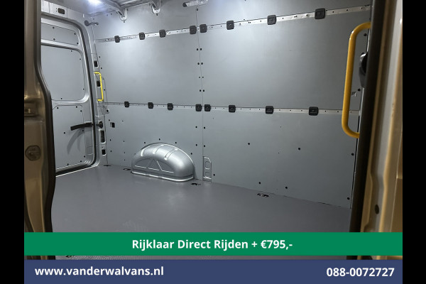 Volkswagen Crafter 2.0 TDI 140pk L3H3 L2H2 Euro6 *Rijklaar Direct Rijden* Airco | Navigatie | Apple Carplay | Android Auto | Cruisecontrol Bijrijdersbank, 3000kg trekvermogen, zilver