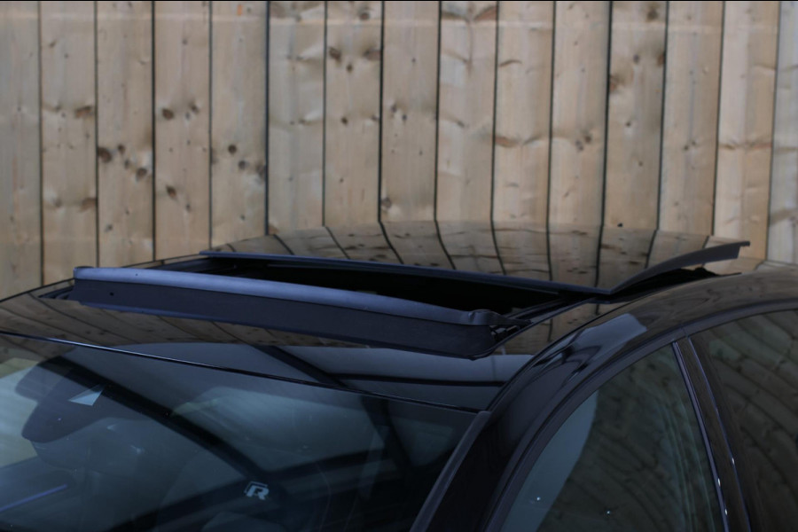 Volkswagen Golf 2.0 TSI 4Motion R *Pano*Dynaudio*Keyless*1e eigenaar* Volkswagen Golf 2.0 TSI 4Motion R *Pano*Dynaudio*Keyless*1e eigenaar*