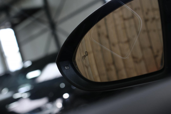 Volkswagen Golf 2.0 TSI 4Motion R *Pano*Dynaudio*Keyless*1e eigenaar* Volkswagen Golf 2.0 TSI 4Motion R *Pano*Dynaudio*Keyless*1e eigenaar*