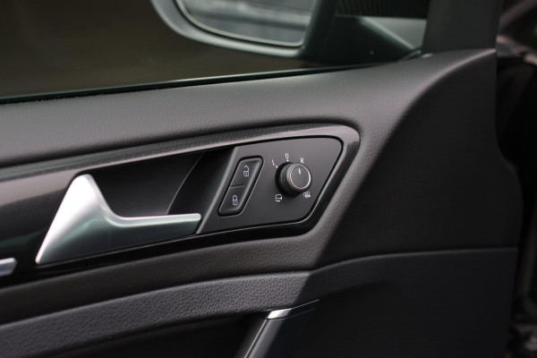 Volkswagen Golf 2.0 TSI 4Motion R *Pano*Dynaudio*Keyless*1e eigenaar* Volkswagen Golf 2.0 TSI 4Motion R *Pano*Dynaudio*Keyless*1e eigenaar*