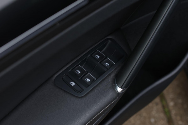 Volkswagen Golf 2.0 TSI 4Motion R *Pano*Dynaudio*Keyless*1e eigenaar* Volkswagen Golf 2.0 TSI 4Motion R *Pano*Dynaudio*Keyless*1e eigenaar*