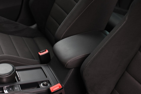 Volkswagen Golf 2.0 TSI 4Motion R *Pano*Dynaudio*Keyless*1e eigenaar* Volkswagen Golf 2.0 TSI 4Motion R *Pano*Dynaudio*Keyless*1e eigenaar*