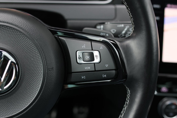 Volkswagen Golf 2.0 TSI 4Motion R *Pano*Dynaudio*Keyless*1e eigenaar* Volkswagen Golf 2.0 TSI 4Motion R *Pano*Dynaudio*Keyless*1e eigenaar*