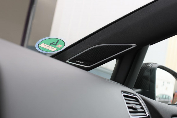 Volkswagen Golf 2.0 TSI 4Motion R *Pano*Dynaudio*Keyless*1e eigenaar* Volkswagen Golf 2.0 TSI 4Motion R *Pano*Dynaudio*Keyless*1e eigenaar*