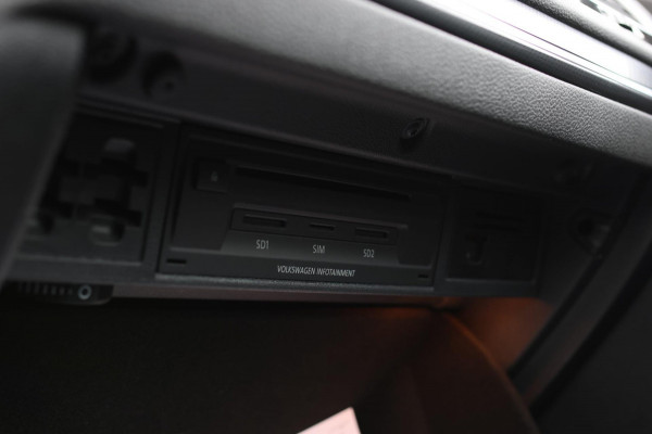 Volkswagen Golf 2.0 TSI 4Motion R *Pano*Dynaudio*Keyless*1e eigenaar* Volkswagen Golf 2.0 TSI 4Motion R *Pano*Dynaudio*Keyless*1e eigenaar*