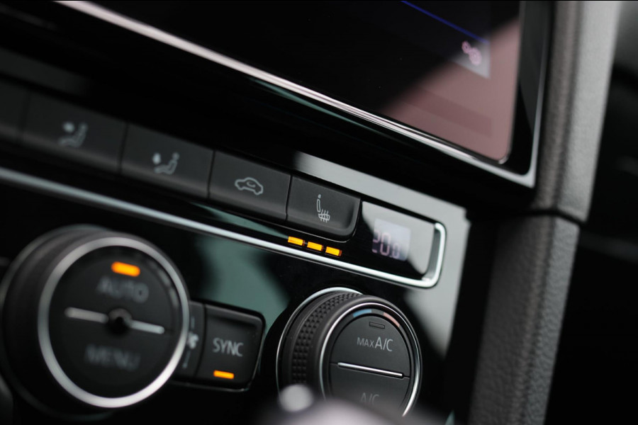 Volkswagen Golf 2.0 TSI 4Motion R *Pano*Dynaudio*Keyless*1e eigenaar* Volkswagen Golf 2.0 TSI 4Motion R *Pano*Dynaudio*Keyless*1e eigenaar*