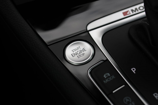 Volkswagen Golf 2.0 TSI 4Motion R *Pano*Dynaudio*Keyless*1e eigenaar* Volkswagen Golf 2.0 TSI 4Motion R *Pano*Dynaudio*Keyless*1e eigenaar*