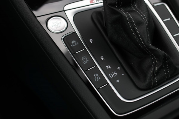 Volkswagen Golf 2.0 TSI 4Motion R *Pano*Dynaudio*Keyless*1e eigenaar* Volkswagen Golf 2.0 TSI 4Motion R *Pano*Dynaudio*Keyless*1e eigenaar*