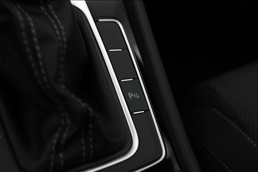 Volkswagen Golf 2.0 TSI 4Motion R *Pano*Dynaudio*Keyless*1e eigenaar* Volkswagen Golf 2.0 TSI 4Motion R *Pano*Dynaudio*Keyless*1e eigenaar*