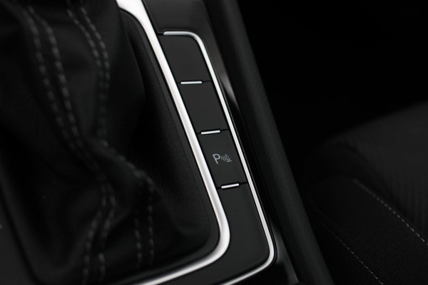 Volkswagen Golf 2.0 TSI 4Motion R *Pano*Dynaudio*Keyless*1e eigenaar* Volkswagen Golf 2.0 TSI 4Motion R *Pano*Dynaudio*Keyless*1e eigenaar*