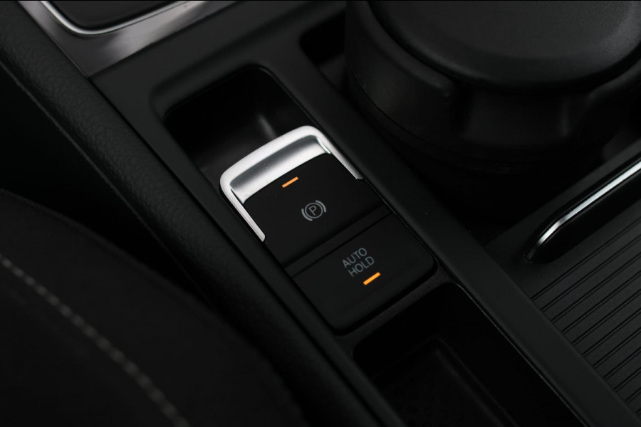 Volkswagen Golf 2.0 TSI 4Motion R *Pano*Dynaudio*Keyless*1e eigenaar* Volkswagen Golf 2.0 TSI 4Motion R *Pano*Dynaudio*Keyless*1e eigenaar*