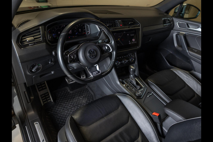 Volkswagen Tiguan Allspace 2.0 TSI 4Motion 3x R-Line 7 persoons / 220pk / Panorama dak / Trekhaak / Stoelverwarming / Volkswagen Tiguan Allspace 2.0 TSI 4Motion 3x R-Line 7 persoons / 220pk / Panorama dak / Trekhaak / Stoelverwarming /