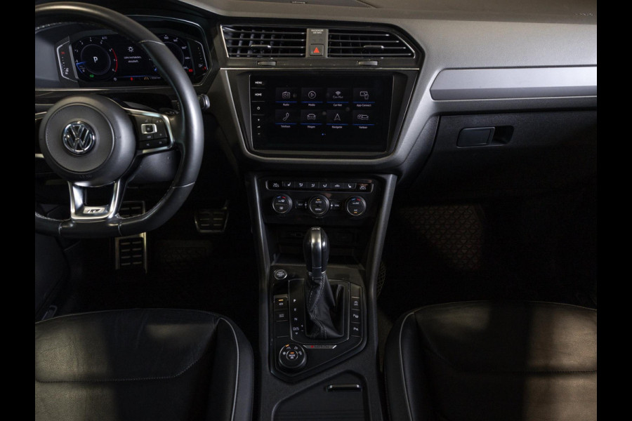 Volkswagen Tiguan Allspace 2.0 TSI 4Motion 3x R-Line 7 persoons / 220pk / Panorama dak / Trekhaak / Stoelverwarming / Volkswagen Tiguan Allspace 2.0 TSI 4Motion 3x R-Line 7 persoons / 220pk / Panorama dak / Trekhaak / Stoelverwarming /