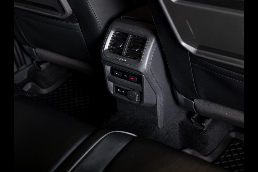 Volkswagen Tiguan Allspace 2.0 TSI 4Motion 3x R-Line 7 persoons / 220pk / Panorama dak / Trekhaak / Stoelverwarming / Volkswagen Tiguan Allspace 2.0 TSI 4Motion 3x R-Line 7 persoons / 220pk / Panorama dak / Trekhaak / Stoelverwarming /