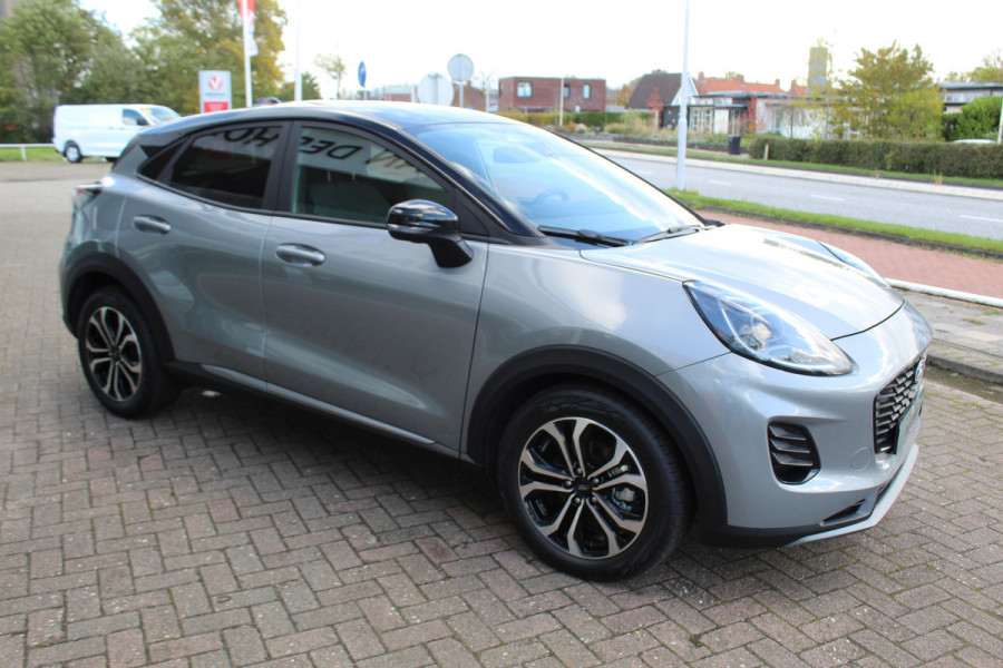 Ford Puma 1.0 EcoBoost Hybrid Titanium 125pk Nieuw Model Naviagtie , Camera , Stoel , Stuur en Voorruitverwarming Fabrieksgarantie t/m 16-6-2029 ! Slechts 3.000km ! Ford Puma 1.0 EcoBoost Hybrid Titanium 125pk Nieuw Model Naviagtie , Camera , Stoel , Stuur en Voorruitverwarming Fabrieksgarantie t/m 16-6-2029 ! Slechts 3.000km !