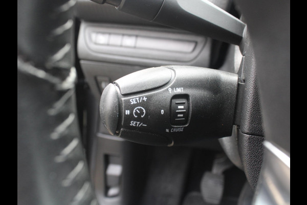 Peugeot 208 1.2 PureTech Signature | NAVIGATIE | APPLE CARPLAY | Peugeot 208 1.2 PureTech Signature | NAVIGATIE | APPLE CARPLAY |