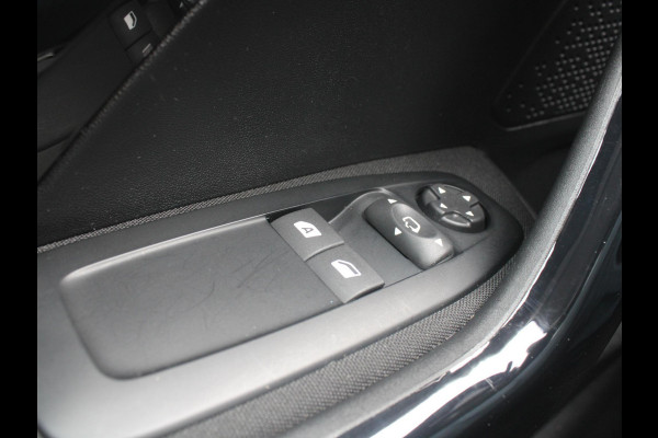 Peugeot 208 1.2 PureTech Signature | NAVIGATIE | APPLE CARPLAY | Peugeot 208 1.2 PureTech Signature | NAVIGATIE | APPLE CARPLAY |