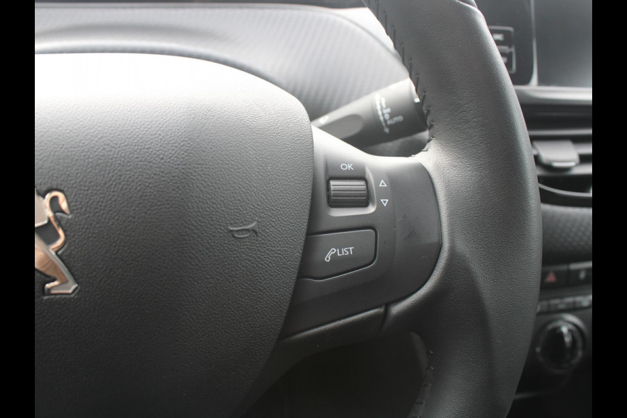 Peugeot 208 1.2 PureTech Signature | NAVIGATIE | APPLE CARPLAY | Peugeot 208 1.2 PureTech Signature | NAVIGATIE | APPLE CARPLAY |