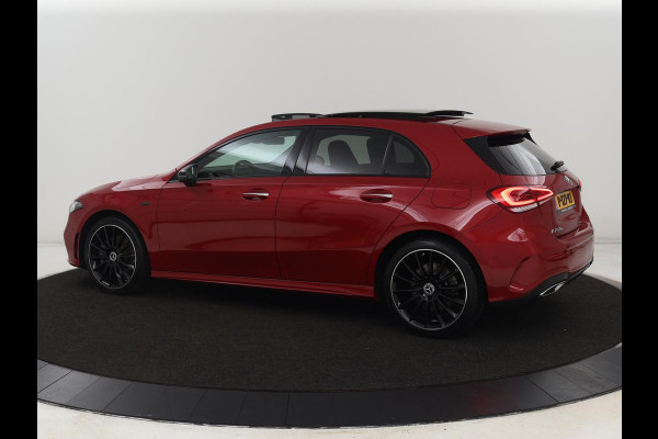 Mercedes-Benz A-Klasse 250e AMG | Panoramadak | 360 Camera | Burmester | Stoelverwarming | Adaptive cruise | Carplay | Sfeerverlichting | 19'' | Navigatie | Widescreen | Leder/Alcantara | PHEV | Plug In Mercedes-Benz A-Klasse 250e AMG | Panoramadak | 360 Camera | Burmester | Stoelverwarming | Adaptive cruise | Carplay | Sfeerverlichting | 19'' | Navigatie | Widescreen | Leder/Alcantara | PHEV | Plug In