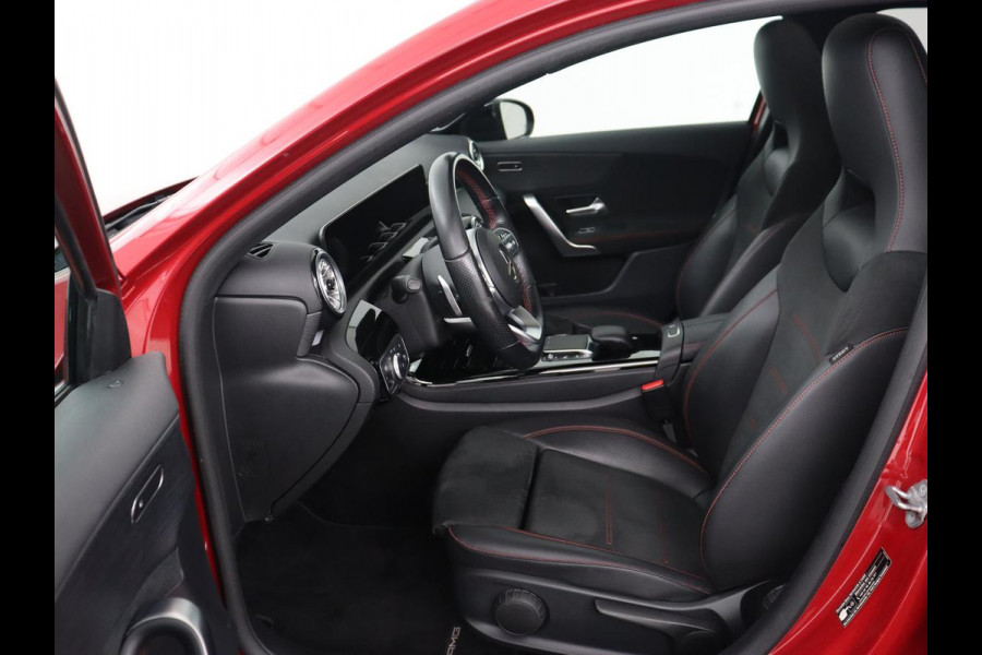 Mercedes-Benz A-Klasse 250e AMG | Panoramadak | 360 Camera | Burmester | Stoelverwarming | Adaptive cruise | Carplay | Sfeerverlichting | 19'' | Navigatie | Widescreen | Leder/Alcantara | PHEV | Plug In Mercedes-Benz A-Klasse 250e AMG | Panoramadak | 360 Camera | Burmester | Stoelverwarming | Adaptive cruise | Carplay | Sfeerverlichting | 19'' | Navigatie | Widescreen | Leder/Alcantara | PHEV | Plug In