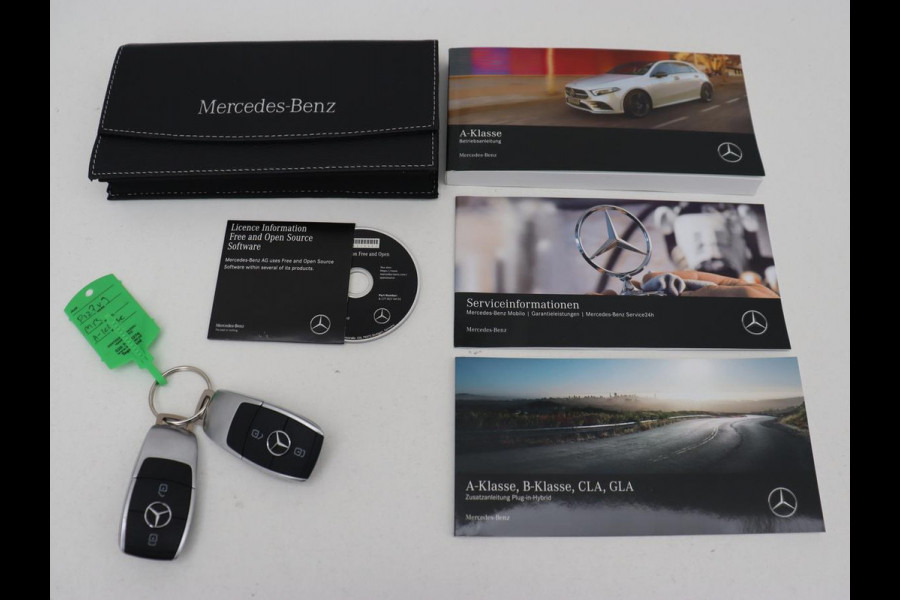 Mercedes-Benz A-Klasse 250e AMG | Panoramadak | 360 Camera | Burmester | Stoelverwarming | Adaptive cruise | Carplay | Sfeerverlichting | 19'' | Navigatie | Widescreen | Leder/Alcantara | PHEV | Plug In Mercedes-Benz A-Klasse 250e AMG | Panoramadak | 360 Camera | Burmester | Stoelverwarming | Adaptive cruise | Carplay | Sfeerverlichting | 19'' | Navigatie | Widescreen | Leder/Alcantara | PHEV | Plug In