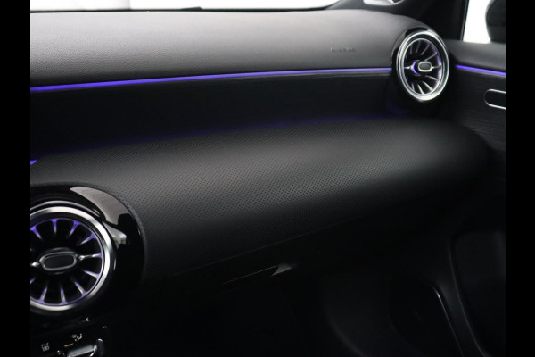 Mercedes-Benz A-Klasse 250e AMG | Panoramadak | 360 Camera | Burmester | Stoelverwarming | Adaptive cruise | Carplay | Sfeerverlichting | 19'' | Navigatie | Widescreen | Leder/Alcantara | PHEV | Plug In Mercedes-Benz A-Klasse 250e AMG | Panoramadak | 360 Camera | Burmester | Stoelverwarming | Adaptive cruise | Carplay | Sfeerverlichting | 19'' | Navigatie | Widescreen | Leder/Alcantara | PHEV | Plug In