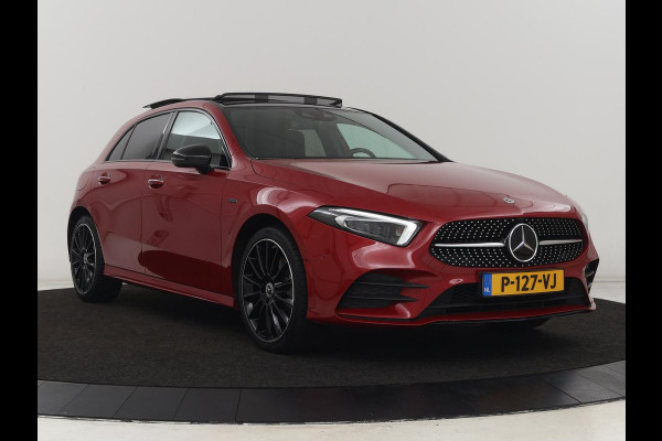 Mercedes-Benz A-Klasse 250e AMG | Panoramadak | 360 Camera | Burmester | Stoelverwarming | Adaptive cruise | Carplay | Sfeerverlichting | 19'' | Navigatie | Widescreen | Leder/Alcantara | PHEV | Plug In Mercedes-Benz A-Klasse 250e AMG | Panoramadak | 360 Camera | Burmester | Stoelverwarming | Adaptive cruise | Carplay | Sfeerverlichting | 19'' | Navigatie | Widescreen | Leder/Alcantara | PHEV | Plug In