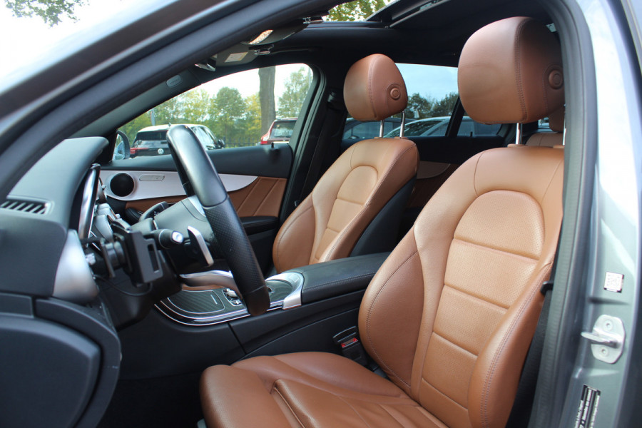 Mercedes-Benz C-Klasse Estate 180 Business Solution AMG / Panoramadak / Camera / Leder / Navigatie / 18'' / DAB / Stoelverwarming / Cruise Control Mercedes-Benz C-Klasse Estate 180 Business Solution AMG / Panoramadak / Camera / Leder / Navigatie / 18'' / DAB / Stoelverwarming / Cruise Control