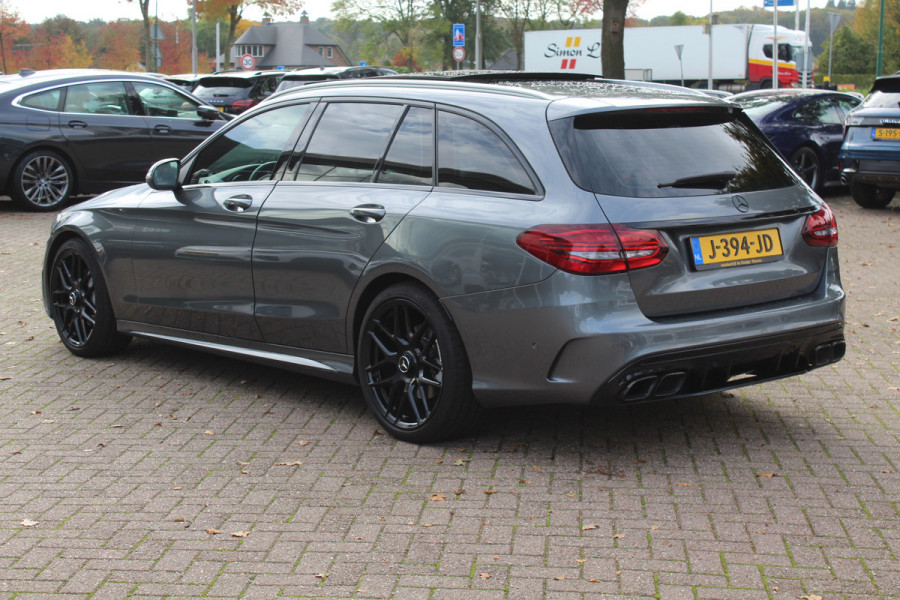 Mercedes-Benz C-Klasse Estate 180 Business Solution AMG / Panoramadak / Camera / Leder / Navigatie / 18'' / DAB / Stoelverwarming / Cruise Control Mercedes-Benz C-Klasse Estate 180 Business Solution AMG / Panoramadak / Camera / Leder / Navigatie / 18'' / DAB / Stoelverwarming / Cruise Control