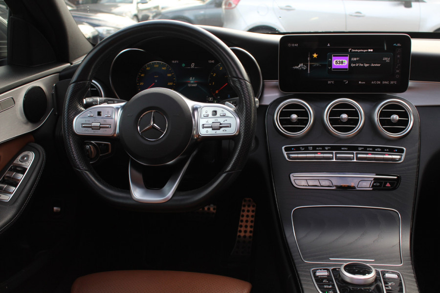Mercedes-Benz C-Klasse Estate 180 Business Solution AMG / Panoramadak / Camera / Leder / Navigatie / 18'' / DAB / Stoelverwarming / Cruise Control Mercedes-Benz C-Klasse Estate 180 Business Solution AMG / Panoramadak / Camera / Leder / Navigatie / 18'' / DAB / Stoelverwarming / Cruise Control