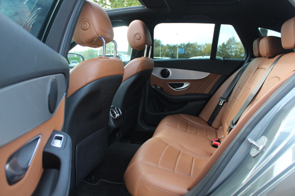 Mercedes-Benz C-Klasse Estate 180 Business Solution AMG / Panoramadak / Camera / Leder / Navigatie / 18'' / DAB / Stoelverwarming / Cruise Control Mercedes-Benz C-Klasse Estate 180 Business Solution AMG / Panoramadak / Camera / Leder / Navigatie / 18'' / DAB / Stoelverwarming / Cruise Control