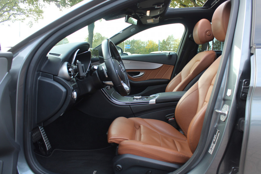Mercedes-Benz C-Klasse Estate 180 Business Solution AMG / Panoramadak / Camera / Leder / Navigatie / 18'' / DAB / Stoelverwarming / Cruise Control Mercedes-Benz C-Klasse Estate 180 Business Solution AMG / Panoramadak / Camera / Leder / Navigatie / 18'' / DAB / Stoelverwarming / Cruise Control