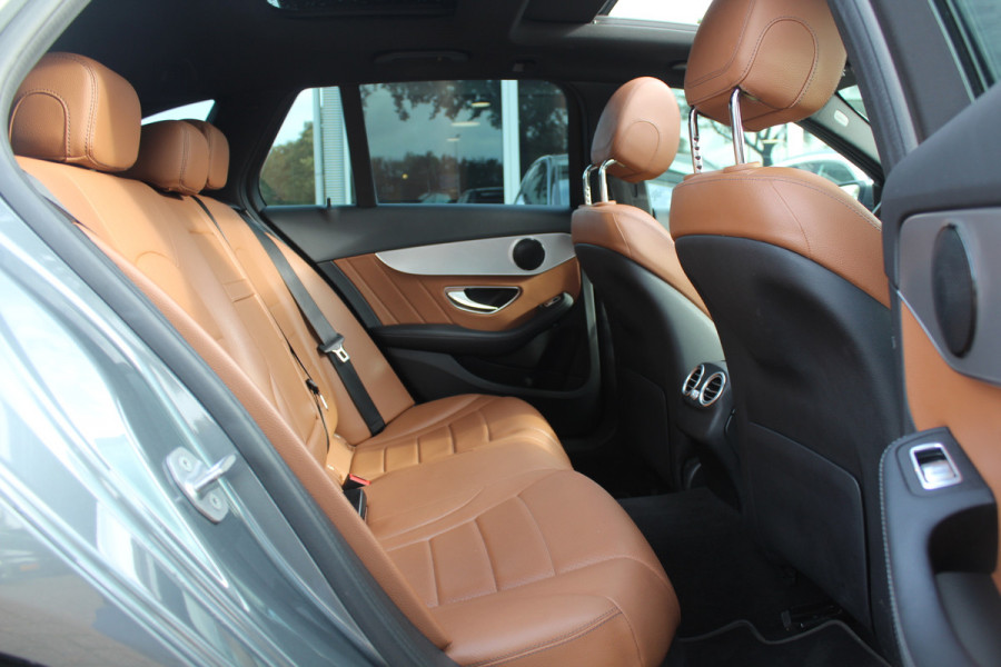 Mercedes-Benz C-Klasse Estate 180 Business Solution AMG / Panoramadak / Camera / Leder / Navigatie / 18'' / DAB / Stoelverwarming / Cruise Control Mercedes-Benz C-Klasse Estate 180 Business Solution AMG / Panoramadak / Camera / Leder / Navigatie / 18'' / DAB / Stoelverwarming / Cruise Control