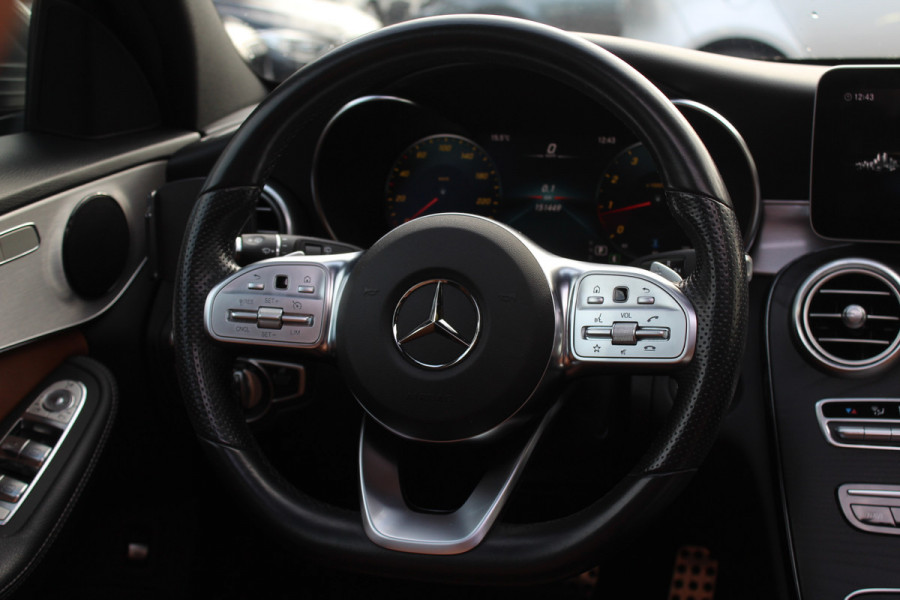 Mercedes-Benz C-Klasse Estate 180 Business Solution AMG / Panoramadak / Camera / Leder / Navigatie / 18'' / DAB / Stoelverwarming / Cruise Control Mercedes-Benz C-Klasse Estate 180 Business Solution AMG / Panoramadak / Camera / Leder / Navigatie / 18'' / DAB / Stoelverwarming / Cruise Control